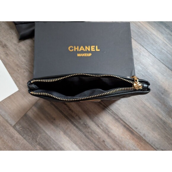 CHANEL Makeup GWP Quilted Cosmetic Pouch With Gold CC Zipper Box & Dust Bag VIP - Picture 6 of 6